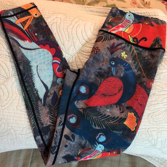 FINEMORE size Medium PEACOCK Print Legging VIVID Coloring LongLeg RARE $129 NEW - Picture 1 of 13